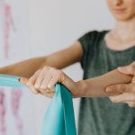 Poczuj każdy krok: ćwiczenia, które wyostrzą propriocepcję i wzmocnią Twoje stawy