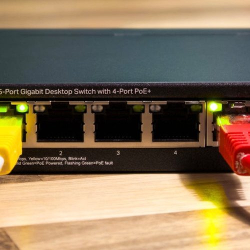 Od pudełka do działania: jak poprawnie wpiąć i skonfigurować zarządzalny switch PoE