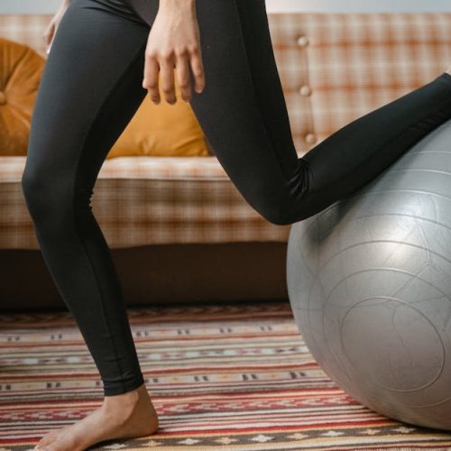 Piłka, która trzyma równowagę: wielki test i porównanie modeli do ćwiczeń stabilizacyjnych