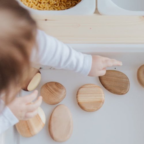 Domowe Montessori pod lupą: porównujemy najskuteczniejsze metody i proste sposoby na start